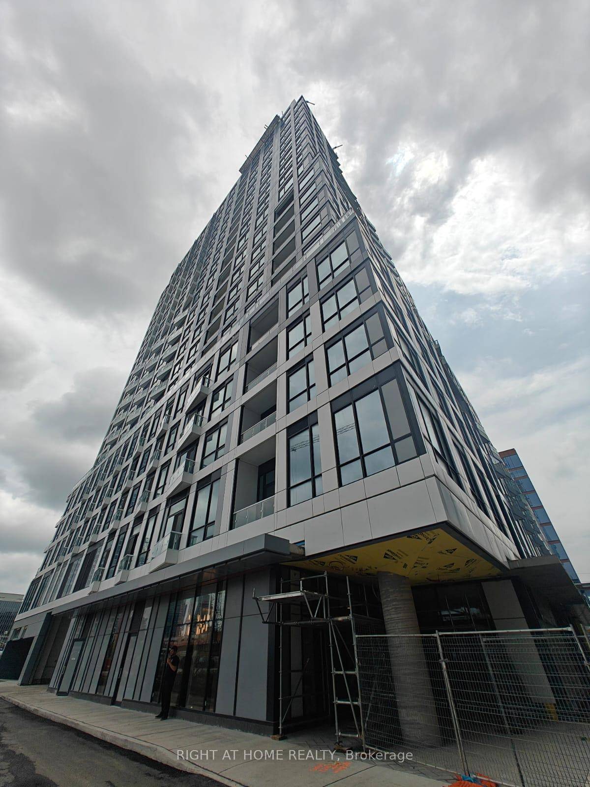 Welcome to your new home at Empire Quay House Condos, where modern design meets Toronto's iconic waterfront lifestyle community.