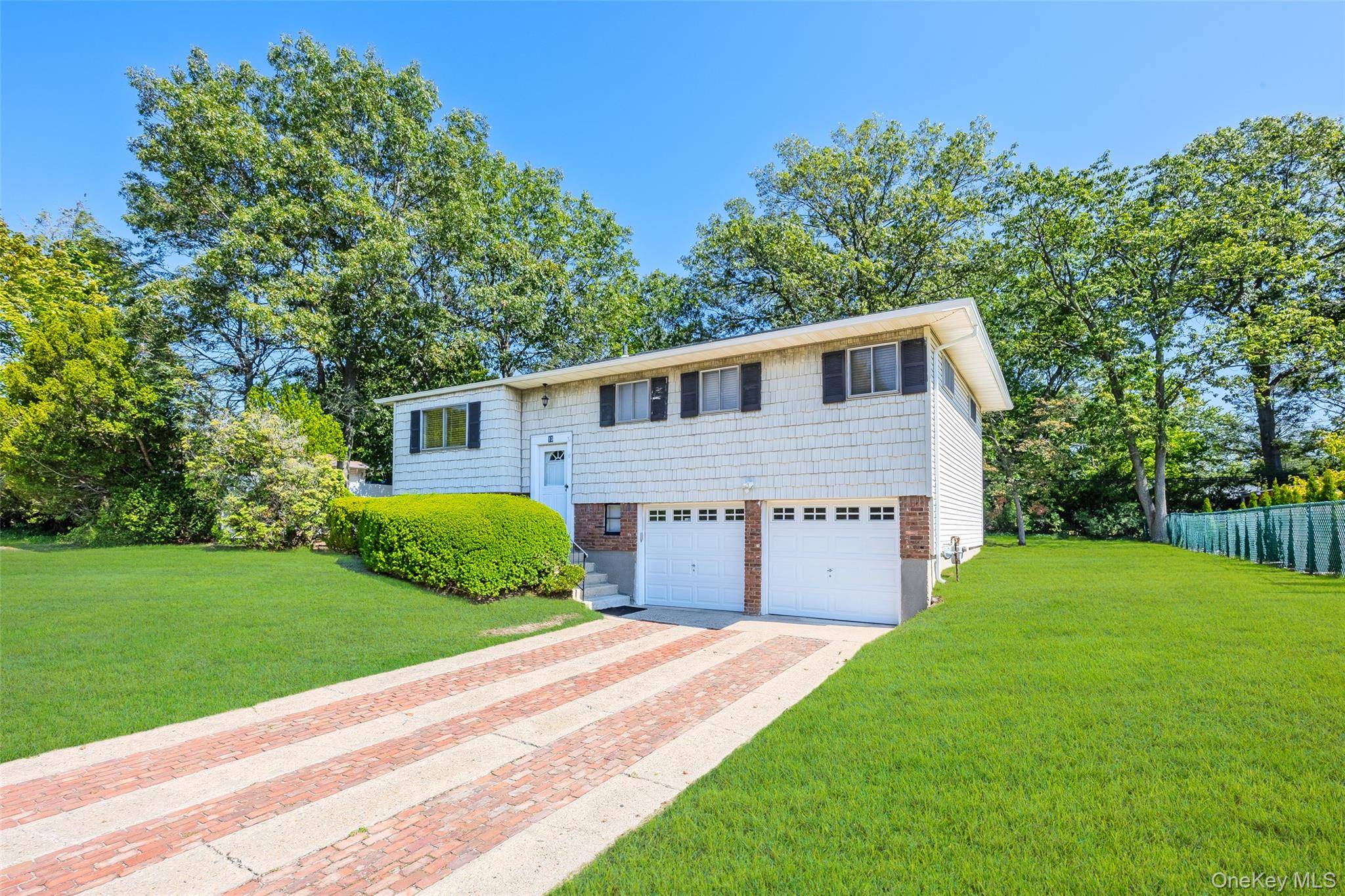 Welcome to 15 Belford Lane, Smithtown !