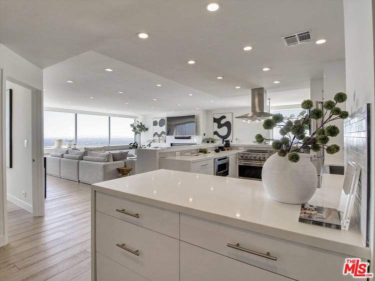 2220   Avenue Of The Stars 2BR Beverlywood La