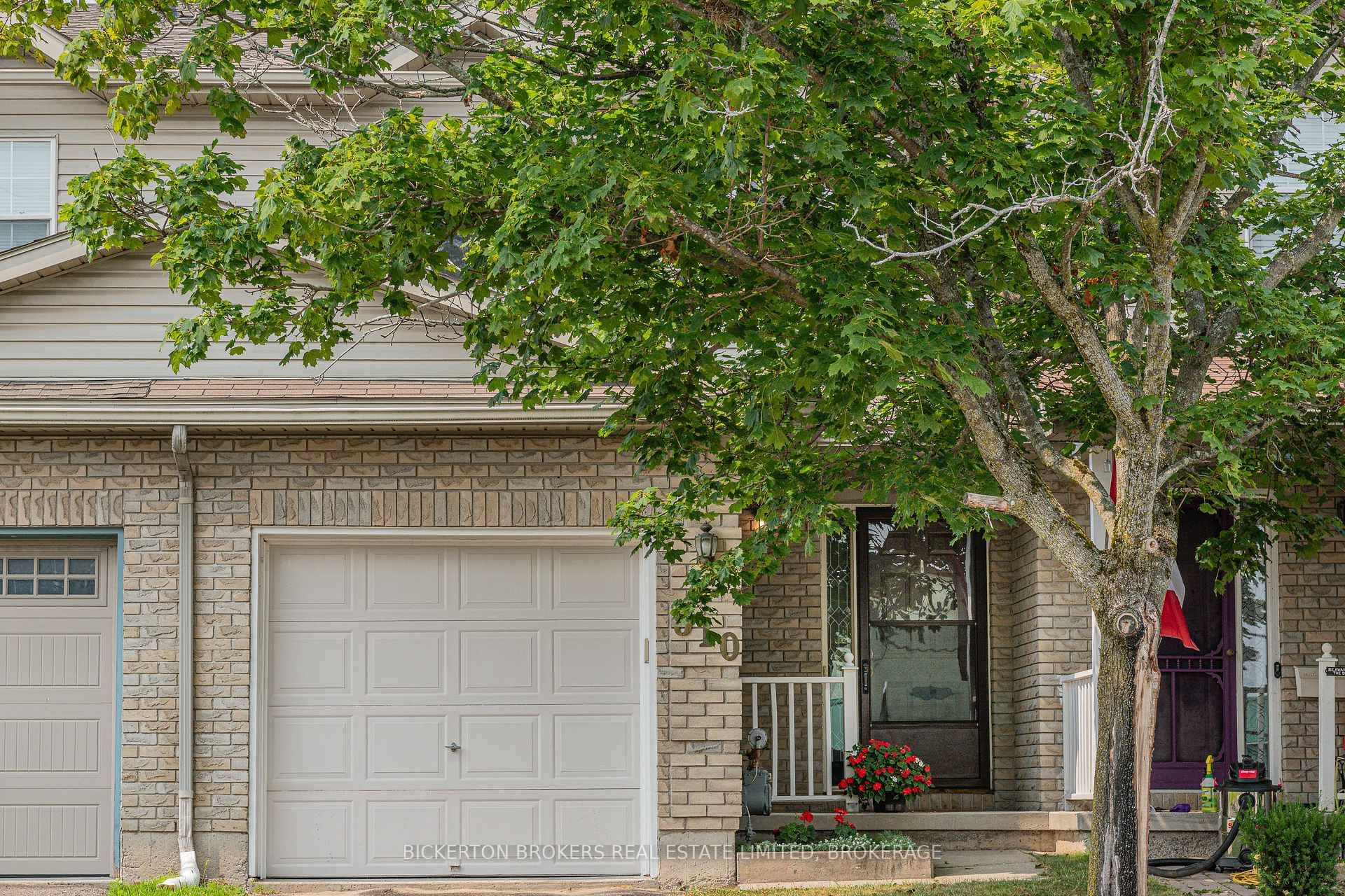 Welcome to this beautifully maintained 3 bedroom, 2 bathroom Townhome that offers the perfect blend of comfort, convenience and affordability.