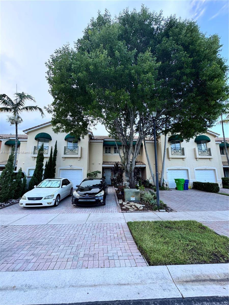 Totally renovated 2. 2. 5 townhome in sunrise.