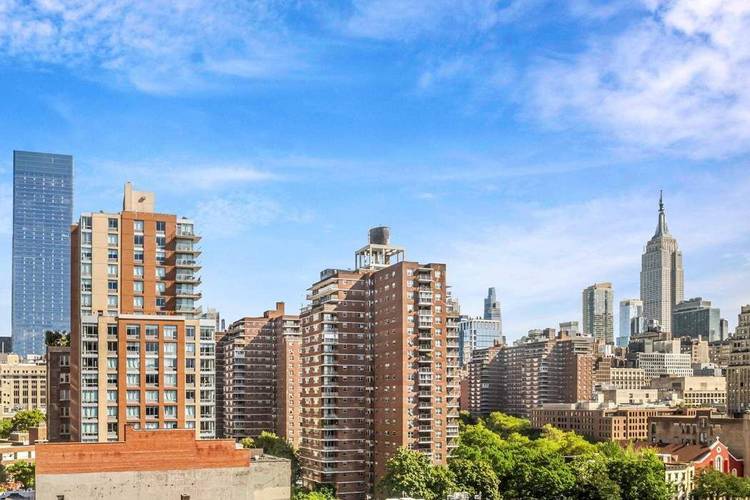 CLASSIC PREWAR 2 BEDROOM WITH OPEN VIEWS IN LONDON TERRACE APARTMENT Rarely available high floor with open north and west views and a one of a kind floorplan makes 11L ...