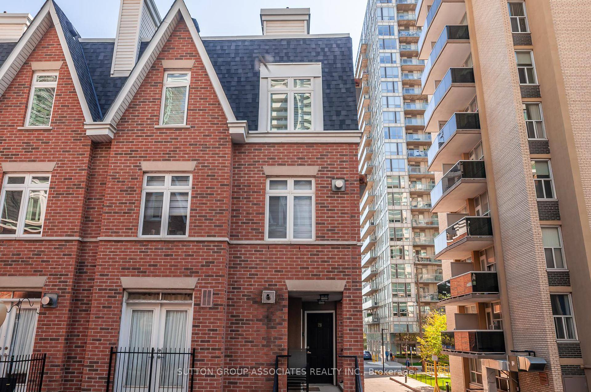 Enjoy townhome living in this fanatastic secluded Midtown community.