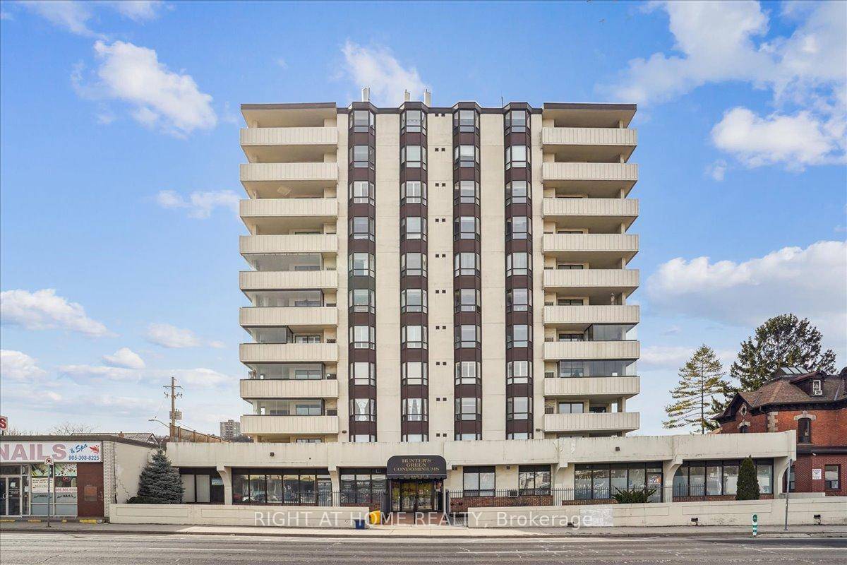 Spacious 2 Bedroom amp ; 2 Bathroom With A Large Terrace Balcony Over Looking Escarpment.