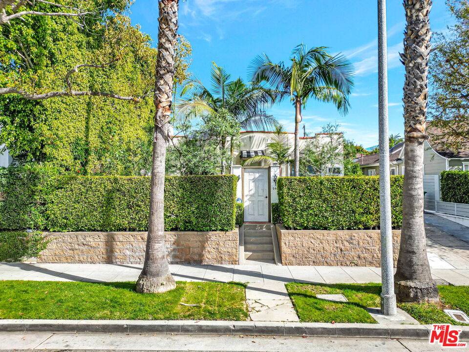 744 N Sierra Bonita Ave 2BR Hollywood Hills East La