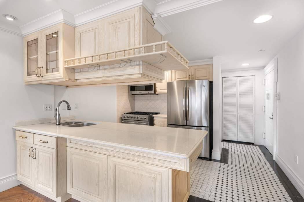 Apartment 2B is a one bedroom with a home office apartment and flooded with sunlight from the southern exposure.