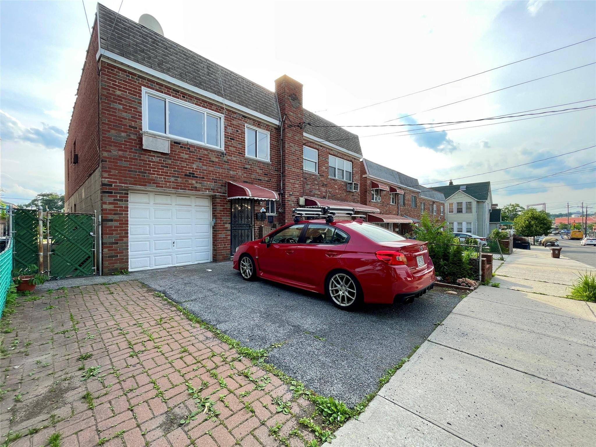 It's all about LOCATION, so welcome to this GEM on Ropes Ave that is pristine.