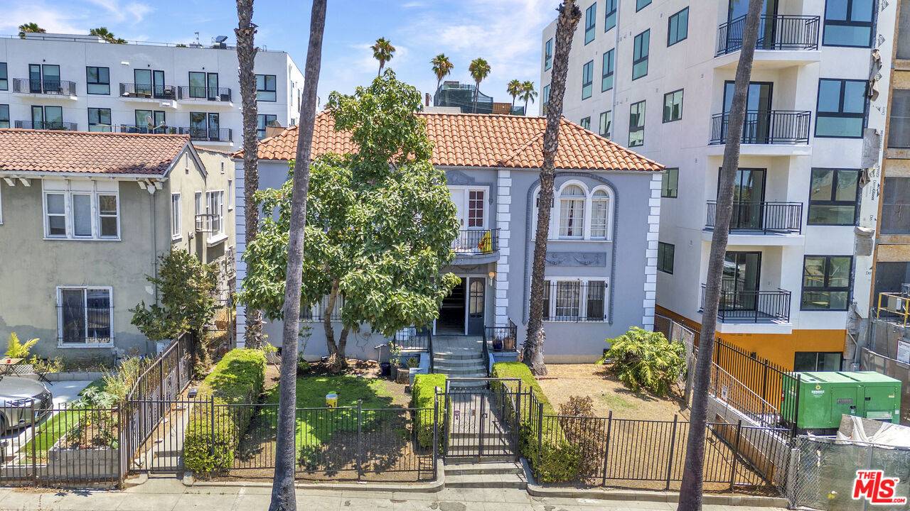 932 S Mariposa Ave 5BR La