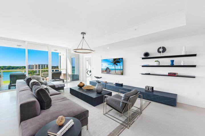 Move in Now ! Fabulous Opal II Penthouse 4 6.