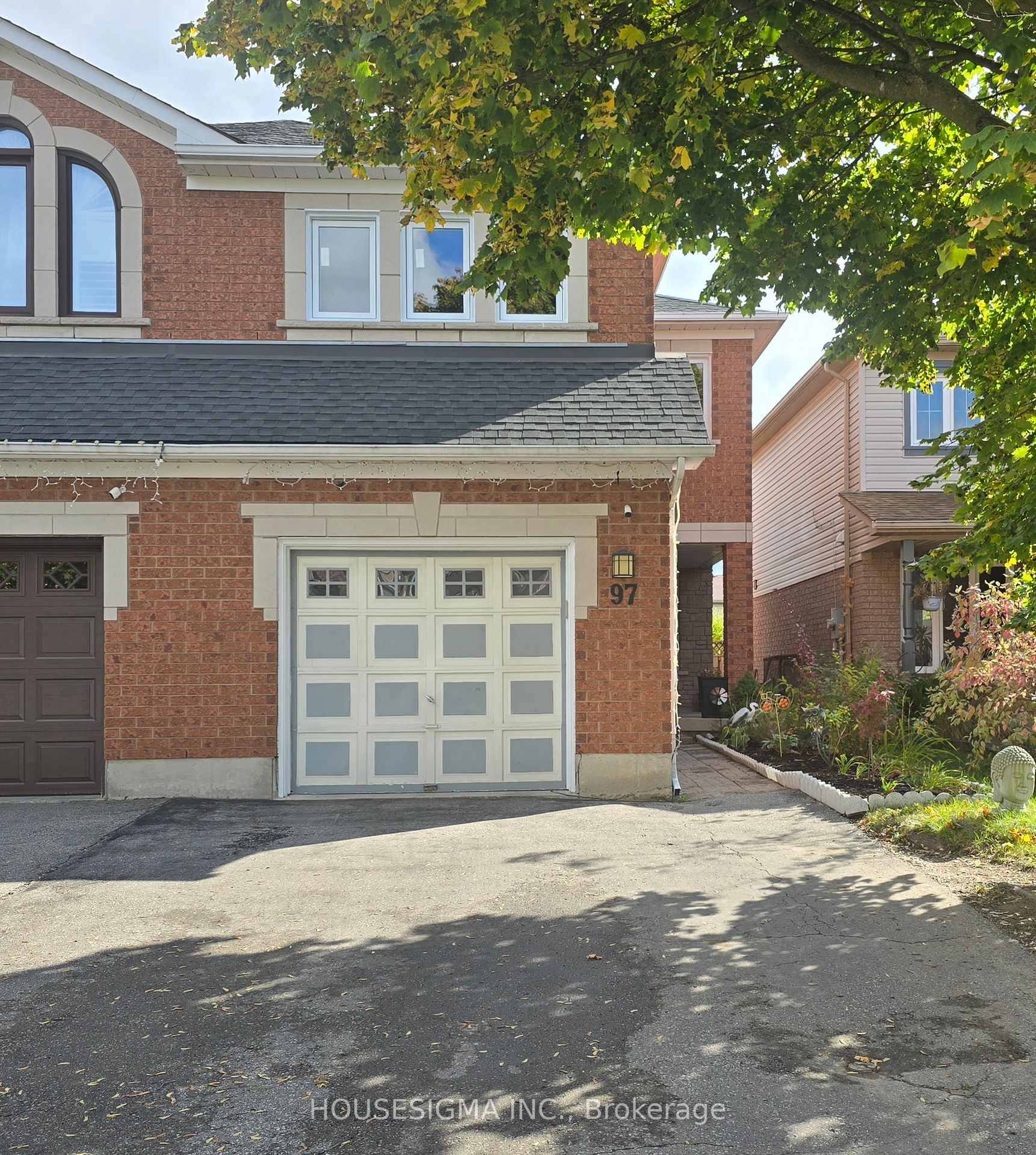 Welcome to your next family home in the most south after neighborhood of Cambridge North Galt !