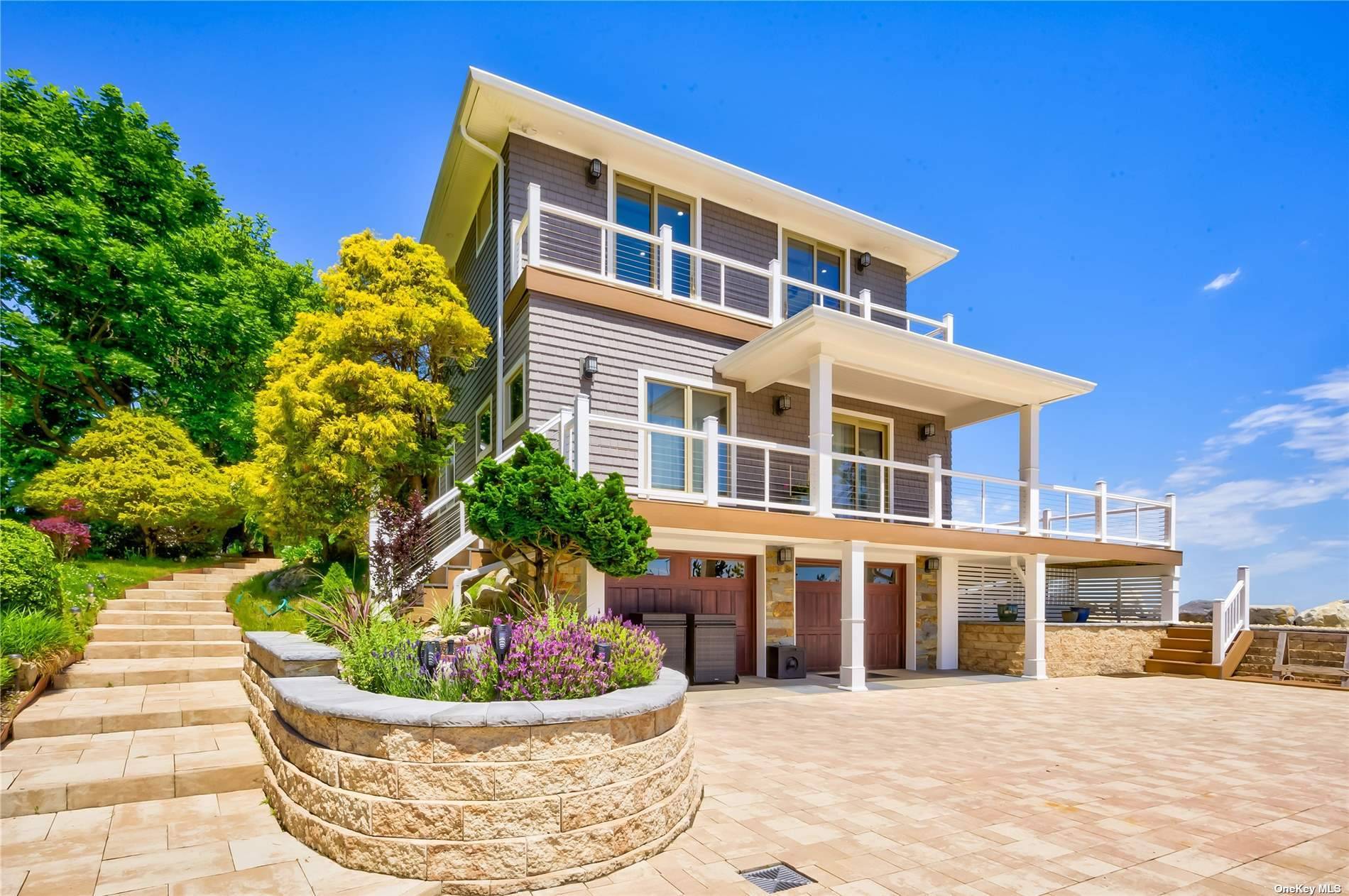 DIAMOND WATERFRONT, CUSTOM BUILT AND THE BEST VIEW IN TOWN !