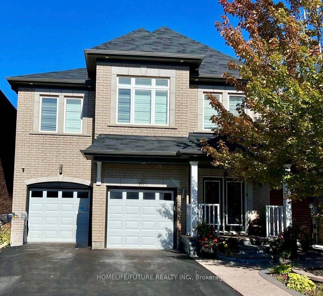 Welcome To This Prestigious Luxury Family Home !