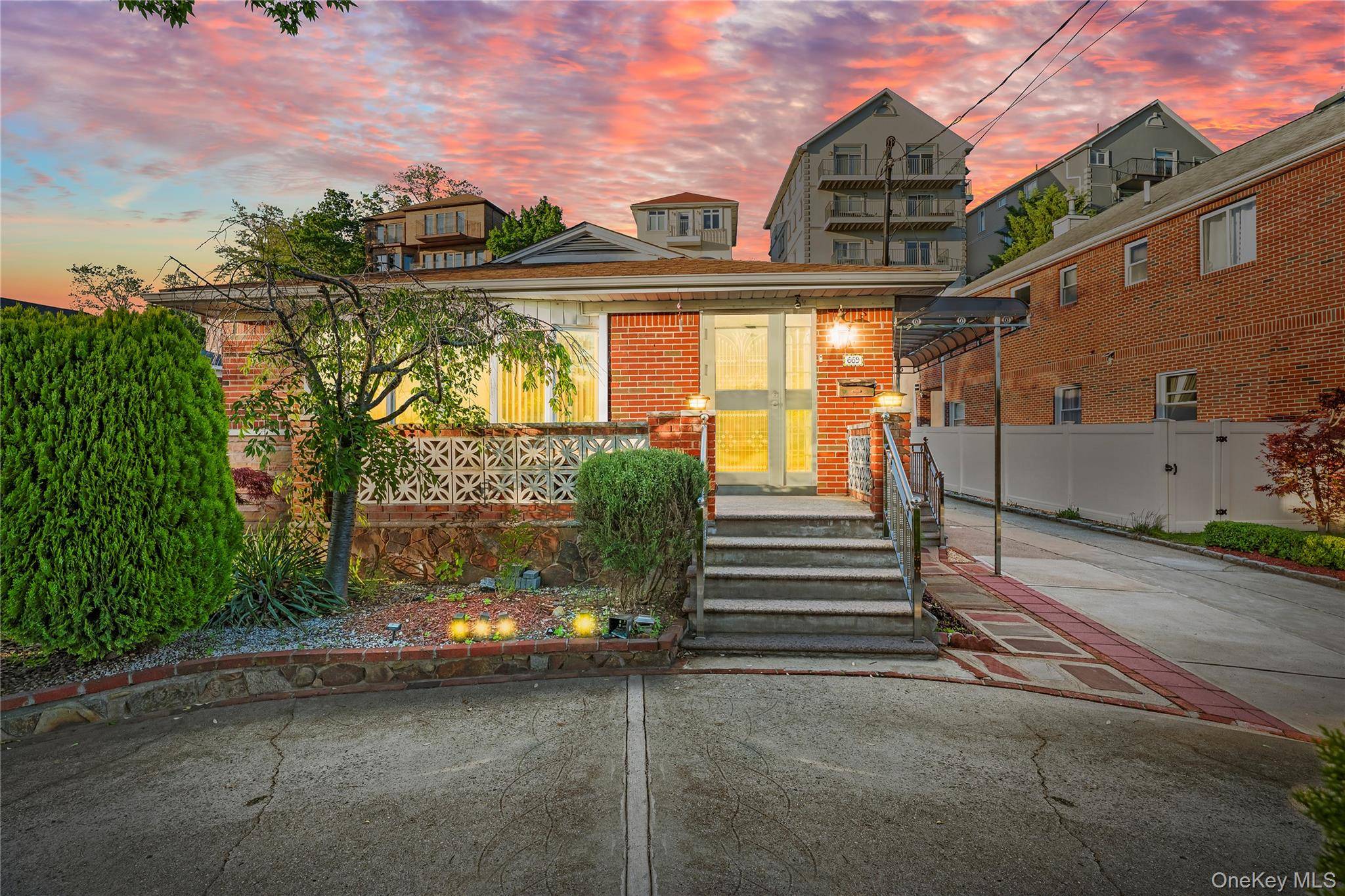 Welcome to 669 West Fingerboard Road, a well appointed single family ranch style residence situated in the sought after Arrochar neighborhood of Staten Island.