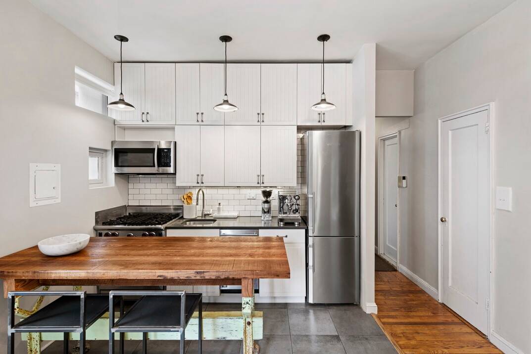Perfectly located in the heart of Gramercy, this charming pre war one bedroom one bath apartment provides you with an incredible private outdoor space.
