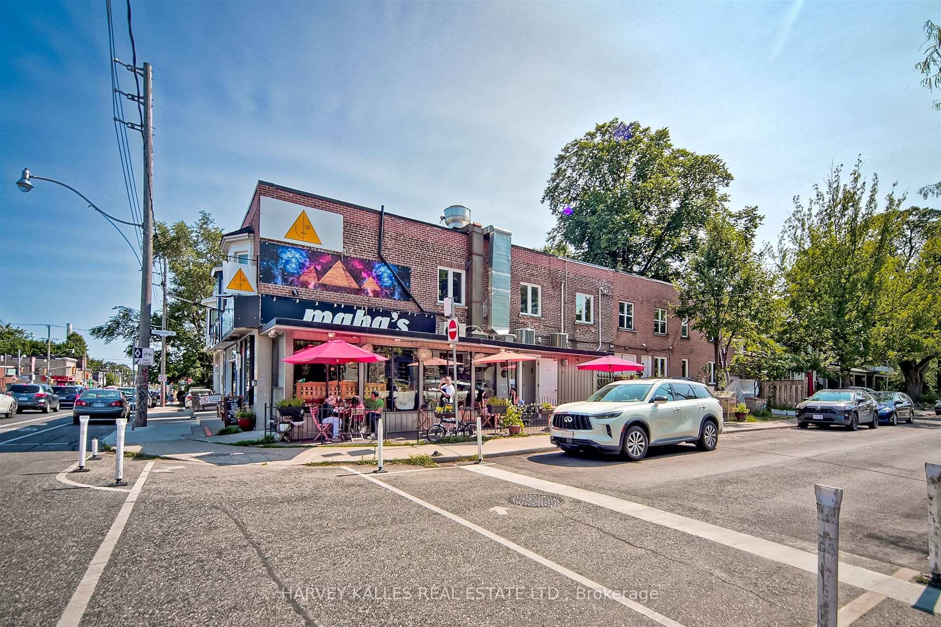 South Riverdale Gem Located On A Quiet Tree Lined Street With Great Neighbours, Greenwood Park, Shops amp ; Famous Maha's Restaurant amp ; Cafe !