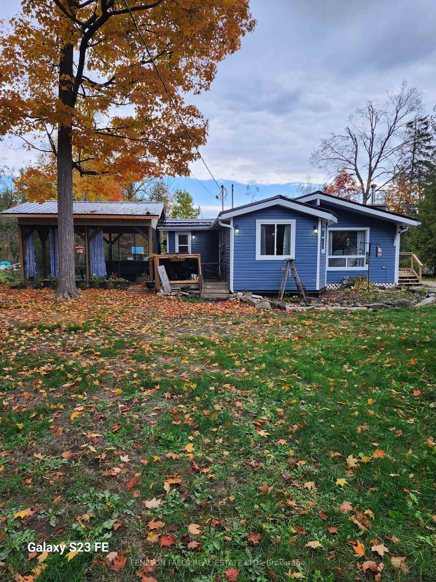 This affordable 3 bedroom, 1 bathroom home sits on nearly 1 acre just meters from water access to Sturgeon Lake on a good paved road between Fenelon Falls and Bobcaygeon.