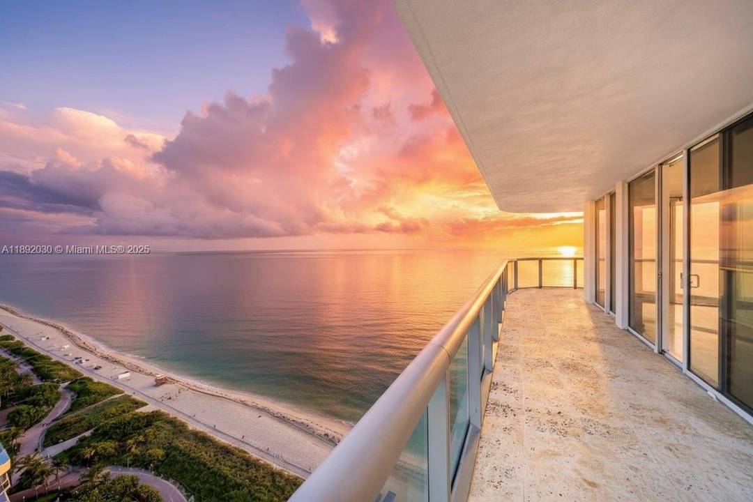 Just reduced THE BEST 01 line in the building, as it is high enough to offer completely unobstructed views and is the ONLY 01 line featuring a Juliet balcony off ...