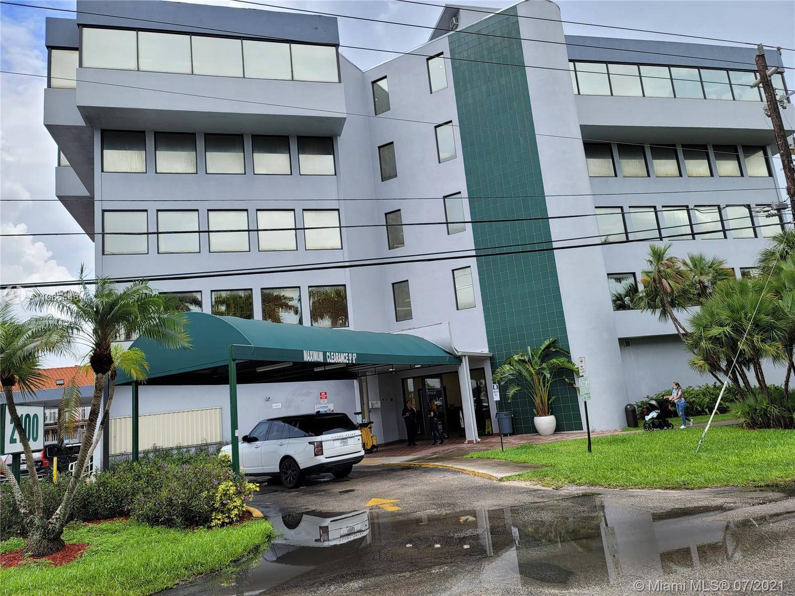 Excellent space for a small practice or business with outstanding panoramic view, right off Palmetto Expressway.