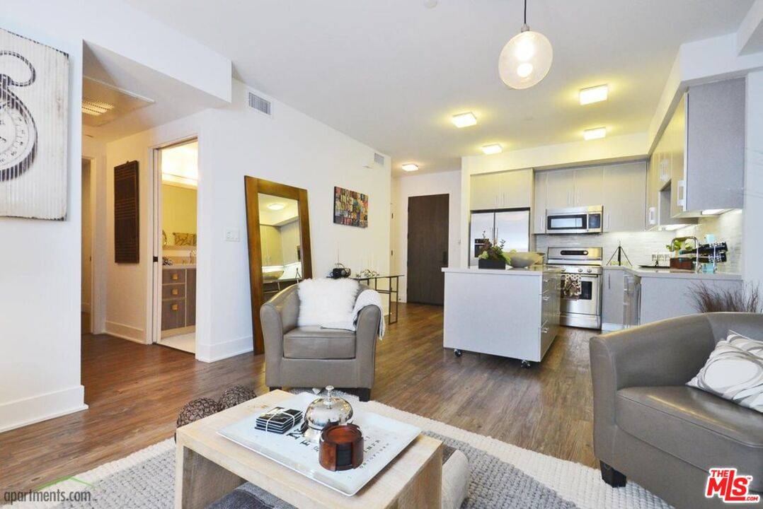 1168 S Barrington Ave 2BR Brentwood La