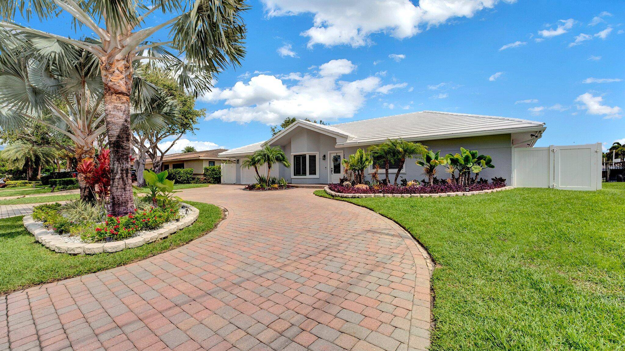 Welcome to 2739 NE 10th St in the coveted Harbor Village Isle.