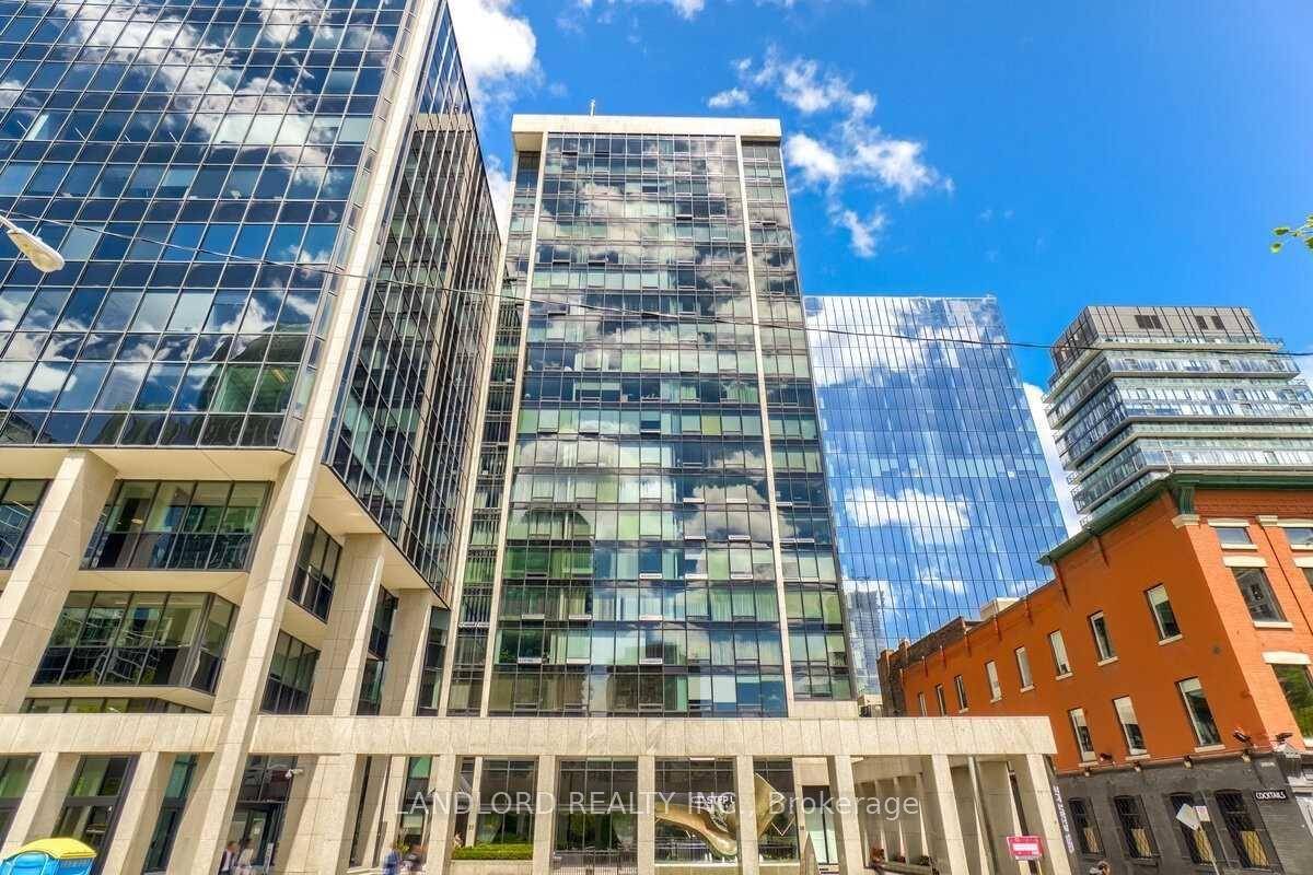 Amazing unit rarely on the market.