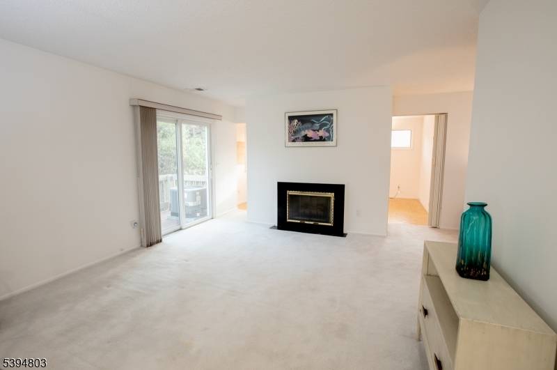 Welcome to one of the most private END UNIT in Scenic Hill on a PEACEFUL DEAD END !