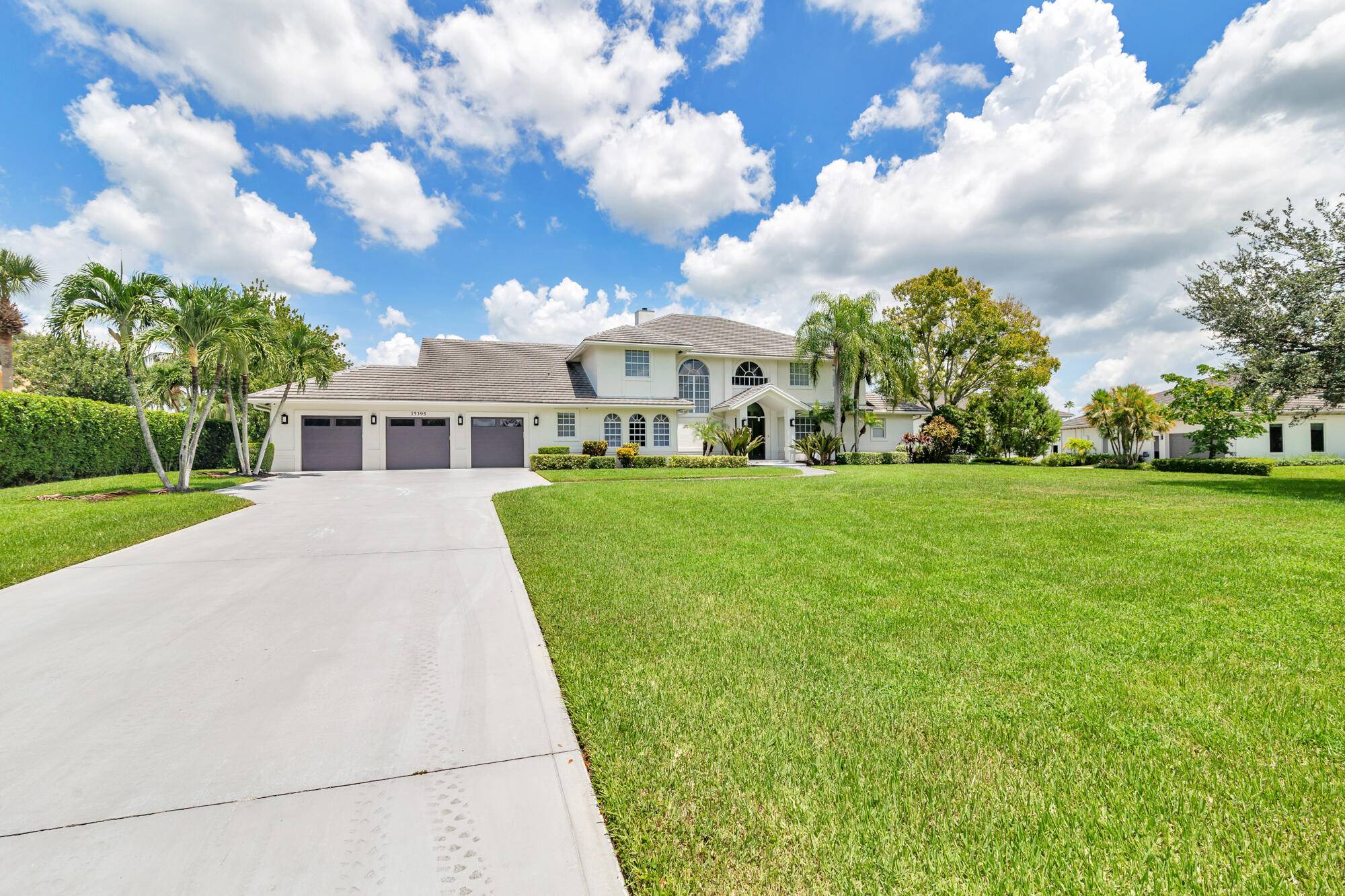PRICE REDUCTION ! BEAUTIFUL 4 BED 3 BATH Office DIRECT TAXI WAY HOME !