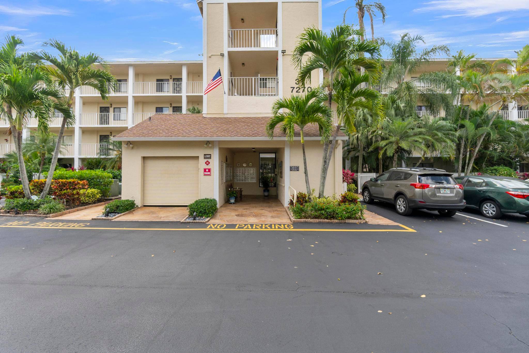 Welcome to this great 1st floor condo.