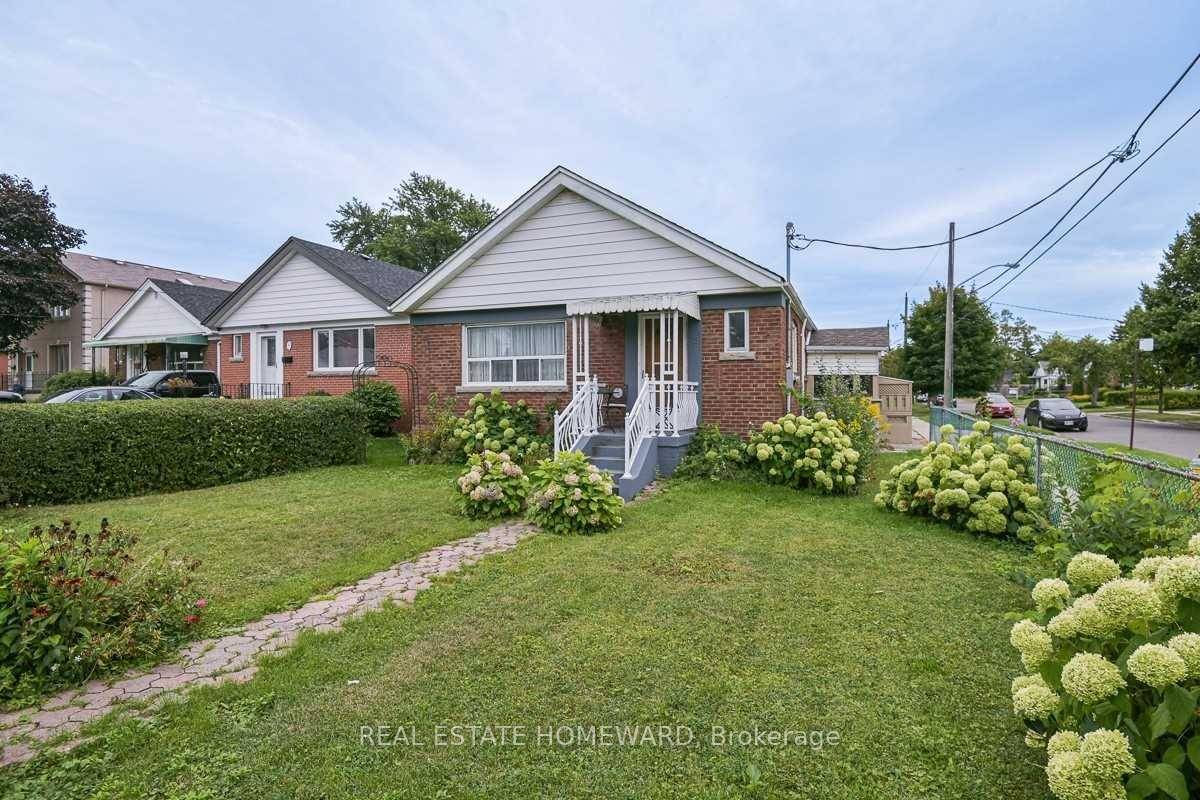 Welcome to this 3 bed, 1 bath detached bungalow situated on a quiet street in the desirable Clairlea neighbourhood.