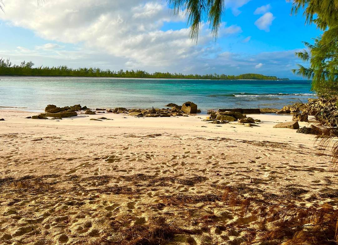 2.15 ACRES JAMES CISTERN Land Eleuthera