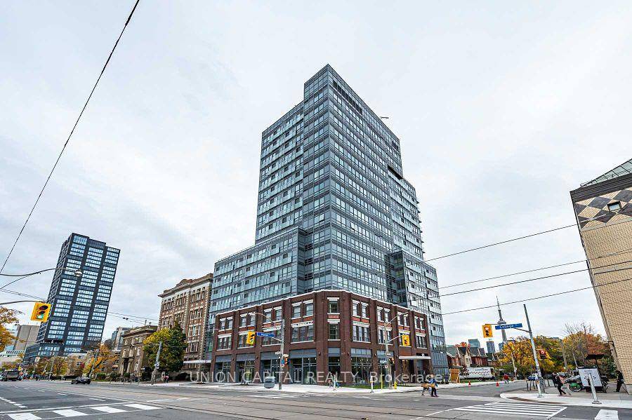 Functional 1 Bed With Separate Den On High Floor In The Heart Of Downtown.