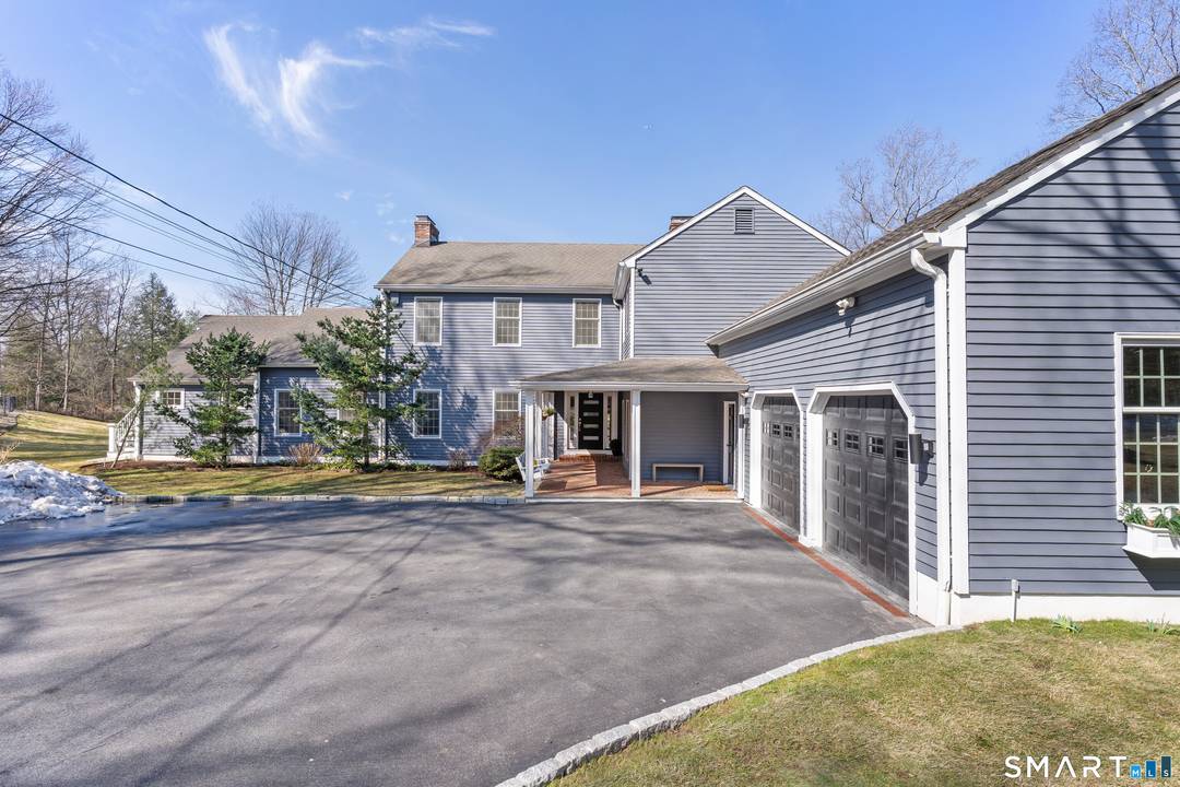 14 Windermere Lane Elegance and modern comfort converge in this comprehensively renovated 6 bedroom, 5.