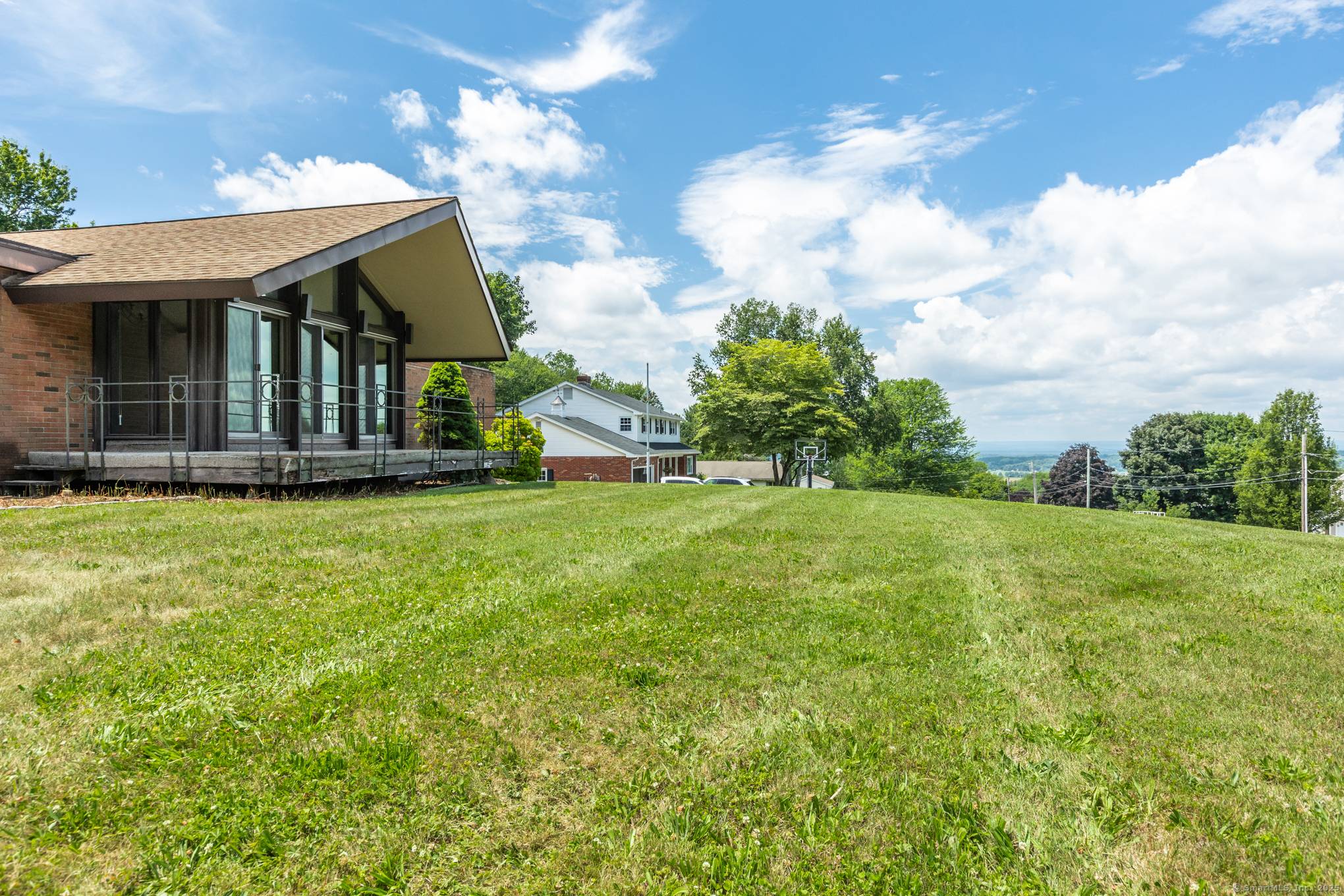 Architecturally stimulating 3, 204 sq.