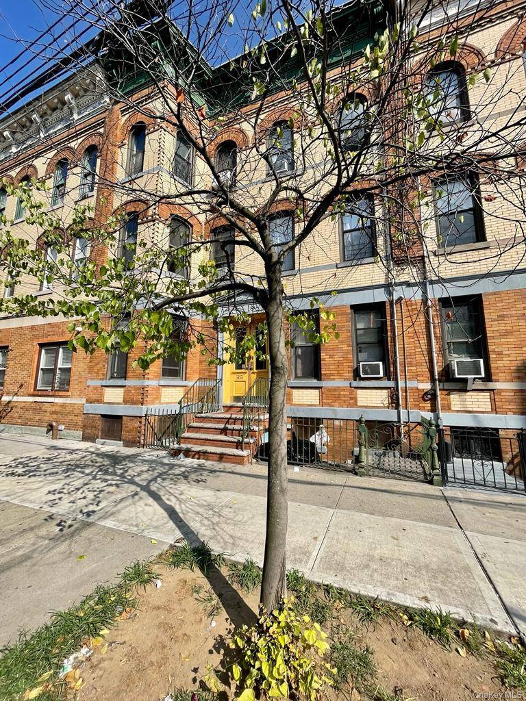 Investment Opportunity in Ridgewood, New York Welcome to an exceptional investment property located in the heart of Ridgewood, one of New York s most established and vibrant neighborhoods.