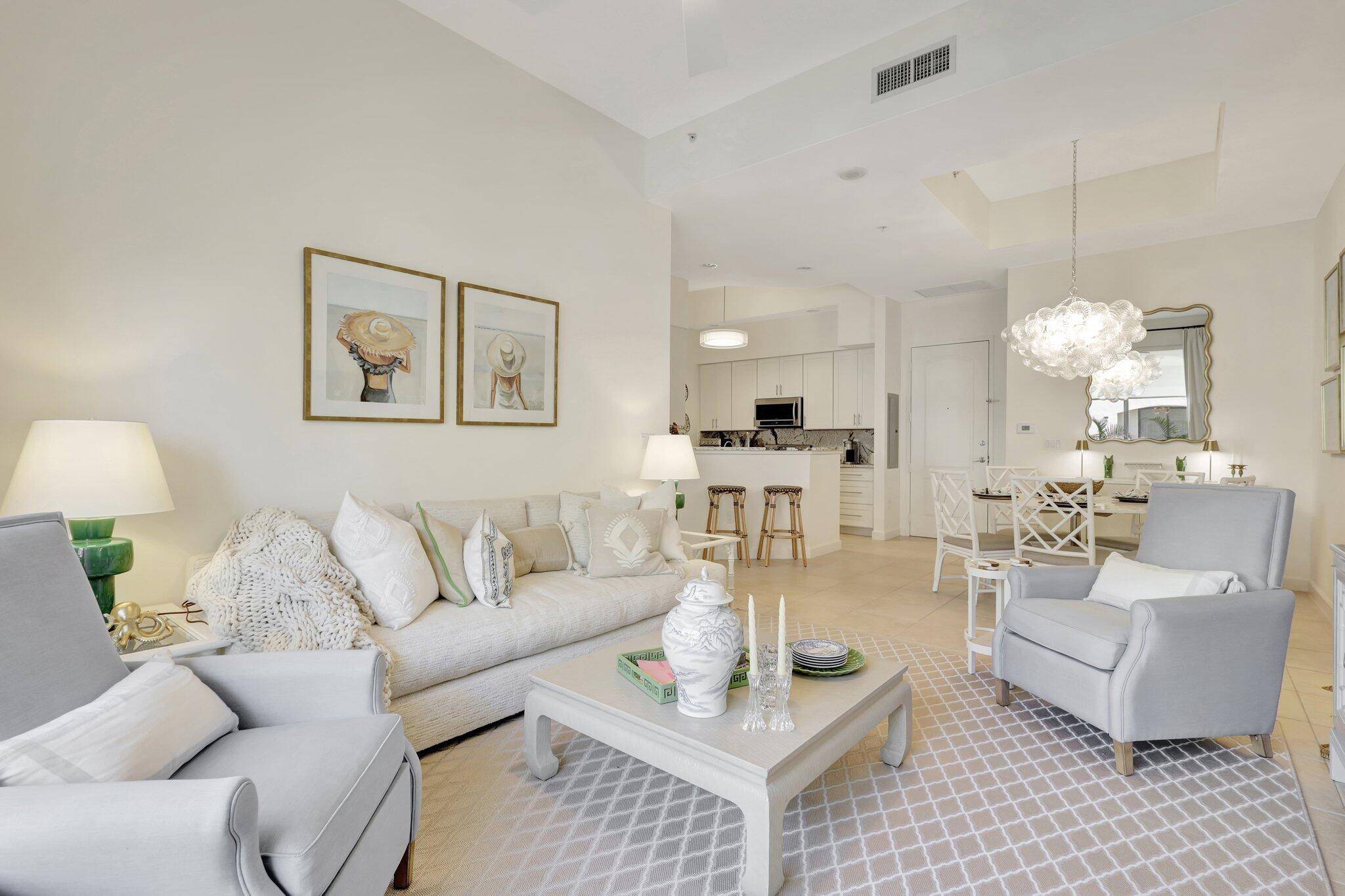 Penthouse 1620 is a remarkable 2 bedroom, 2 bath split floor plan located in the heart of downtown !