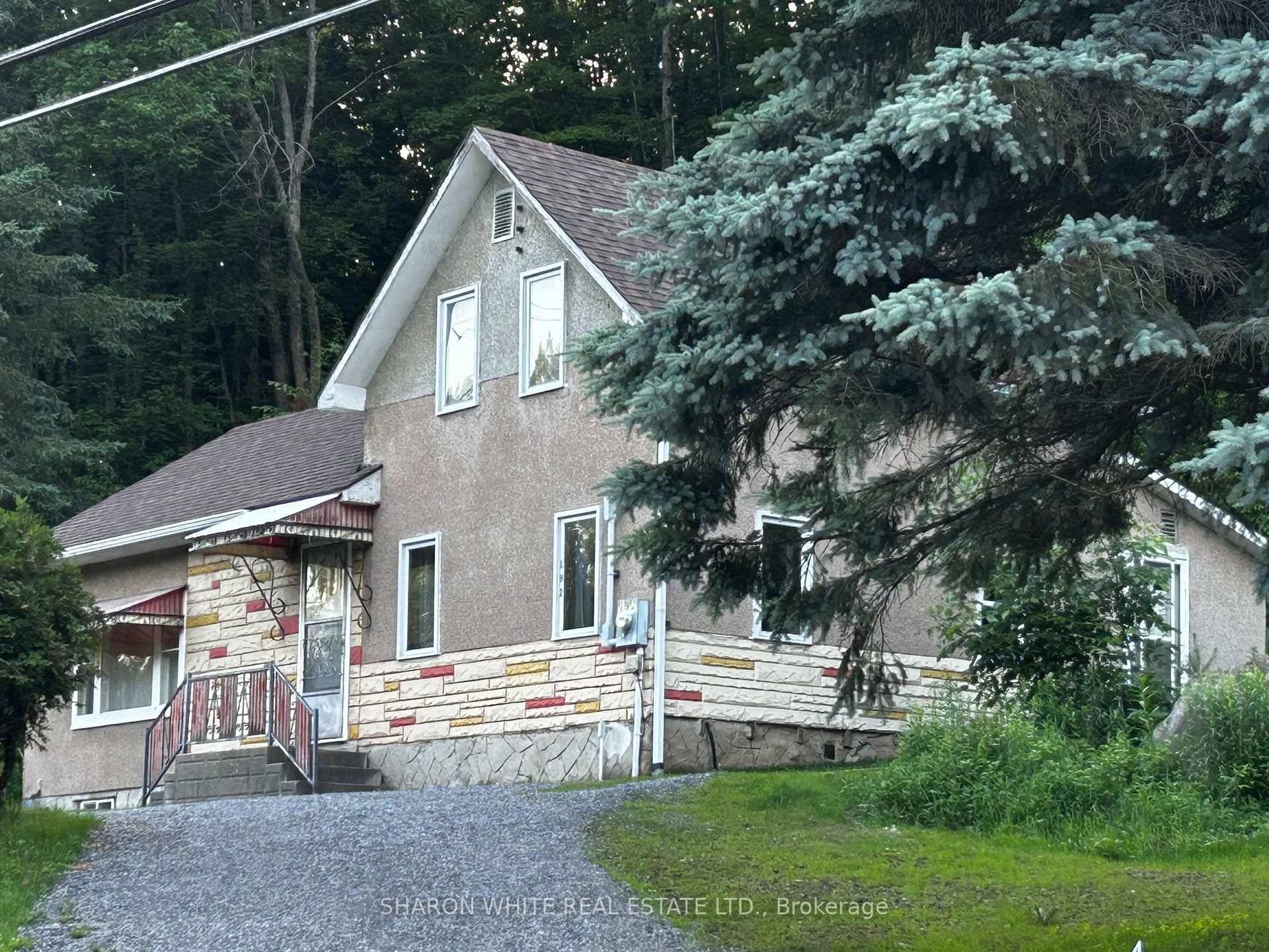 This 3 bedroom 1 Den 1 1 2 story home built by current owner has undergone addtions and many improvements over the years including a 2 1 2 storey detached ...