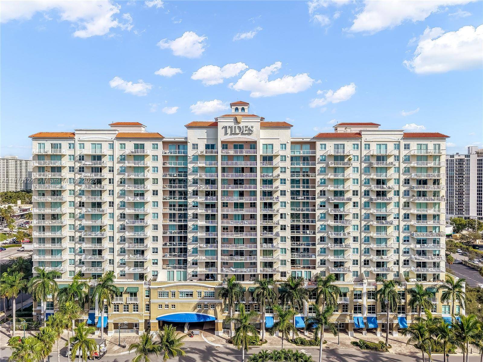 Live the ultimate Florida lifestyle just two blocks from Fort Lauderdale s world famous beaches in this stunning Intracoastal condo.