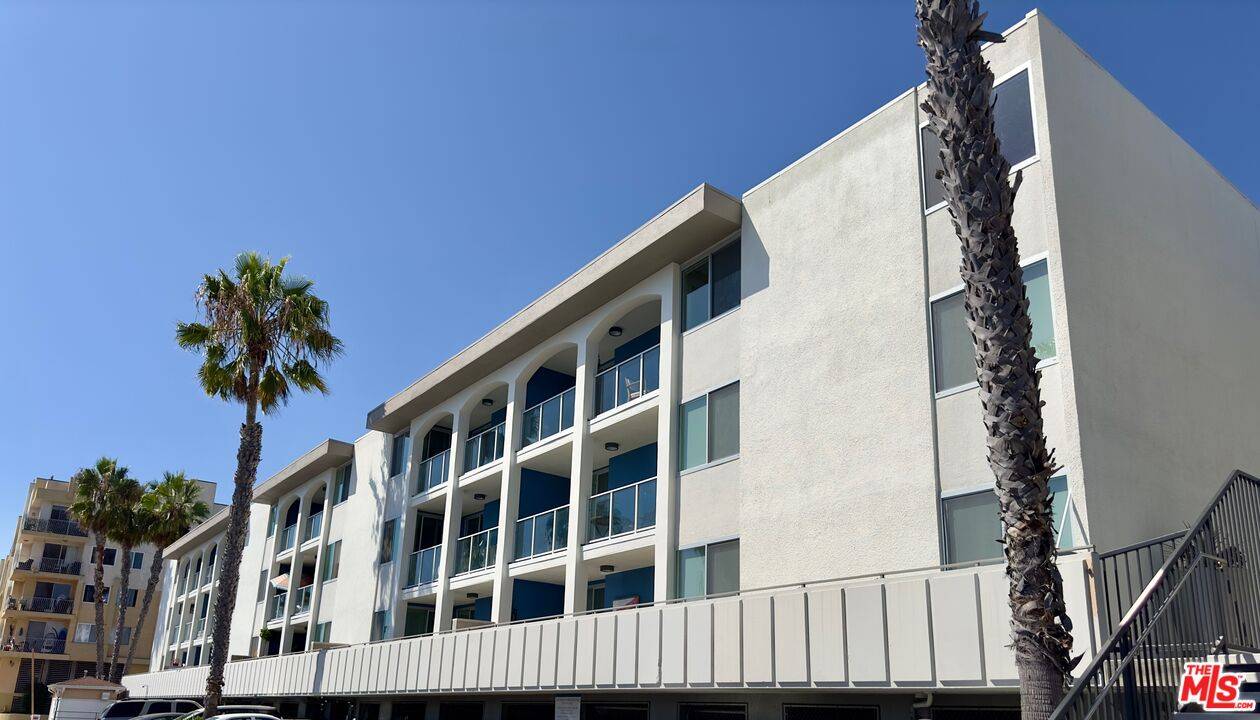 13900 Panay Way 2BR Marina Del Rey La