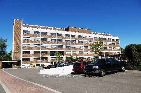 Nicely Renovated 2 Bedroom Overlooking Etobicoke Creek.