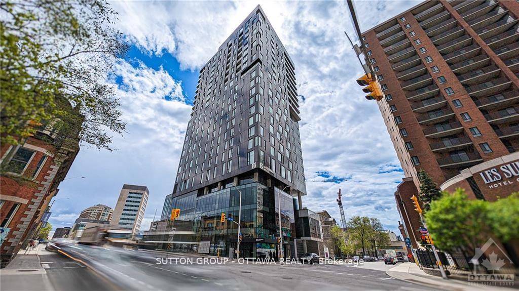 Move in ready modern inspired living fully furnished !