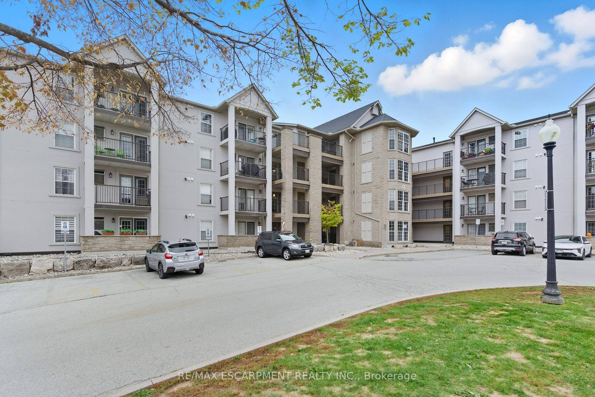 Welcome to the Popular Wedgewood Condominiums !