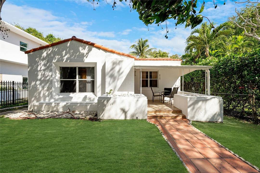 Here s your chance to own an amazing investment property at 4727 NE 1st Court, right in the heart of the vibrant Design District !