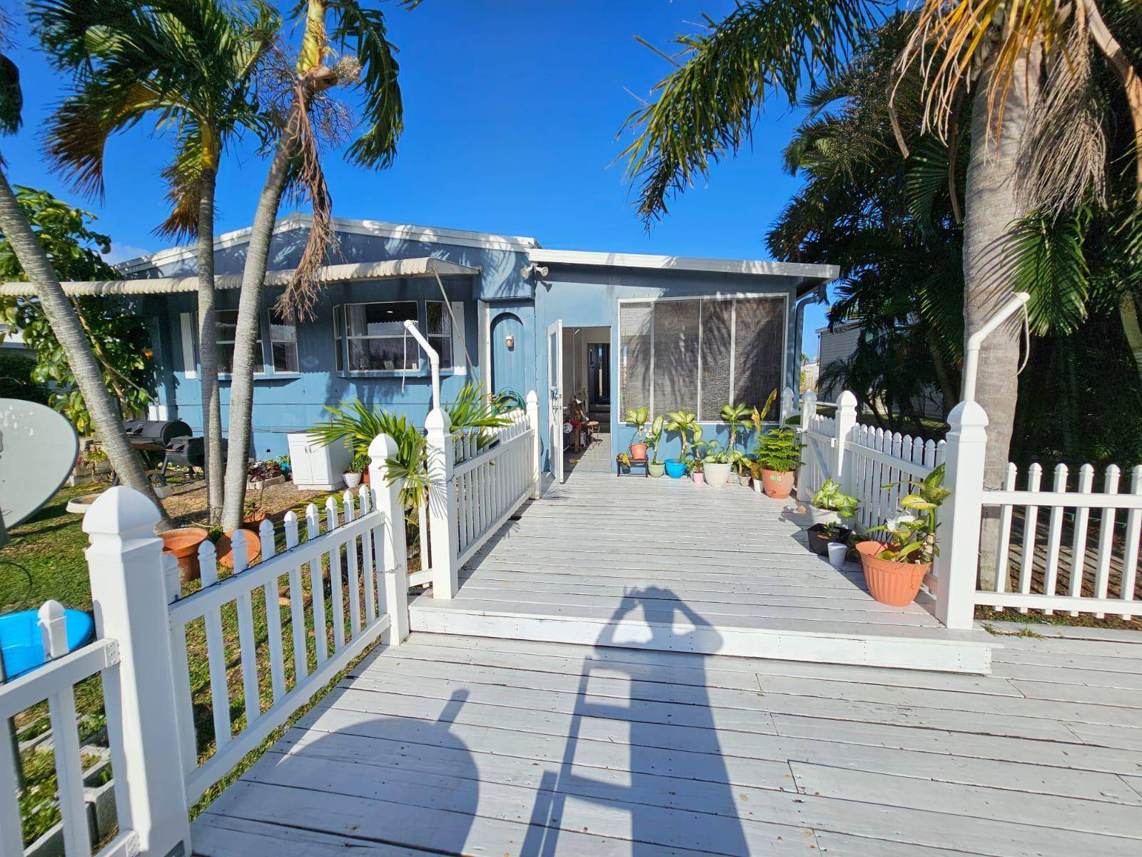 Great Location, this all age, pet friendly community features a wealth of amenities Swimming Pool, Whirlpool Spa Hot Tub, Billiards, Laundry Facilities, Clubhouse, Library, Sauna, Picnic Area, Kiddie Pool, Fitness ...