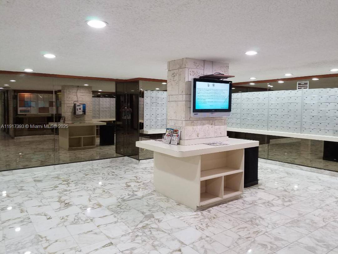 spectacular upper 3 floor with breathtaking intracoastal views this DISTINGUISHED RESIDENCE OFFERS SWEEPING SOUTH WEST VISTAS FROM THE3 FLOOR, FEATURING CARPETED, A LARGE KITCHEN WITH TILE, APPLIANCES, EXCELENT CONDITION, READY ...