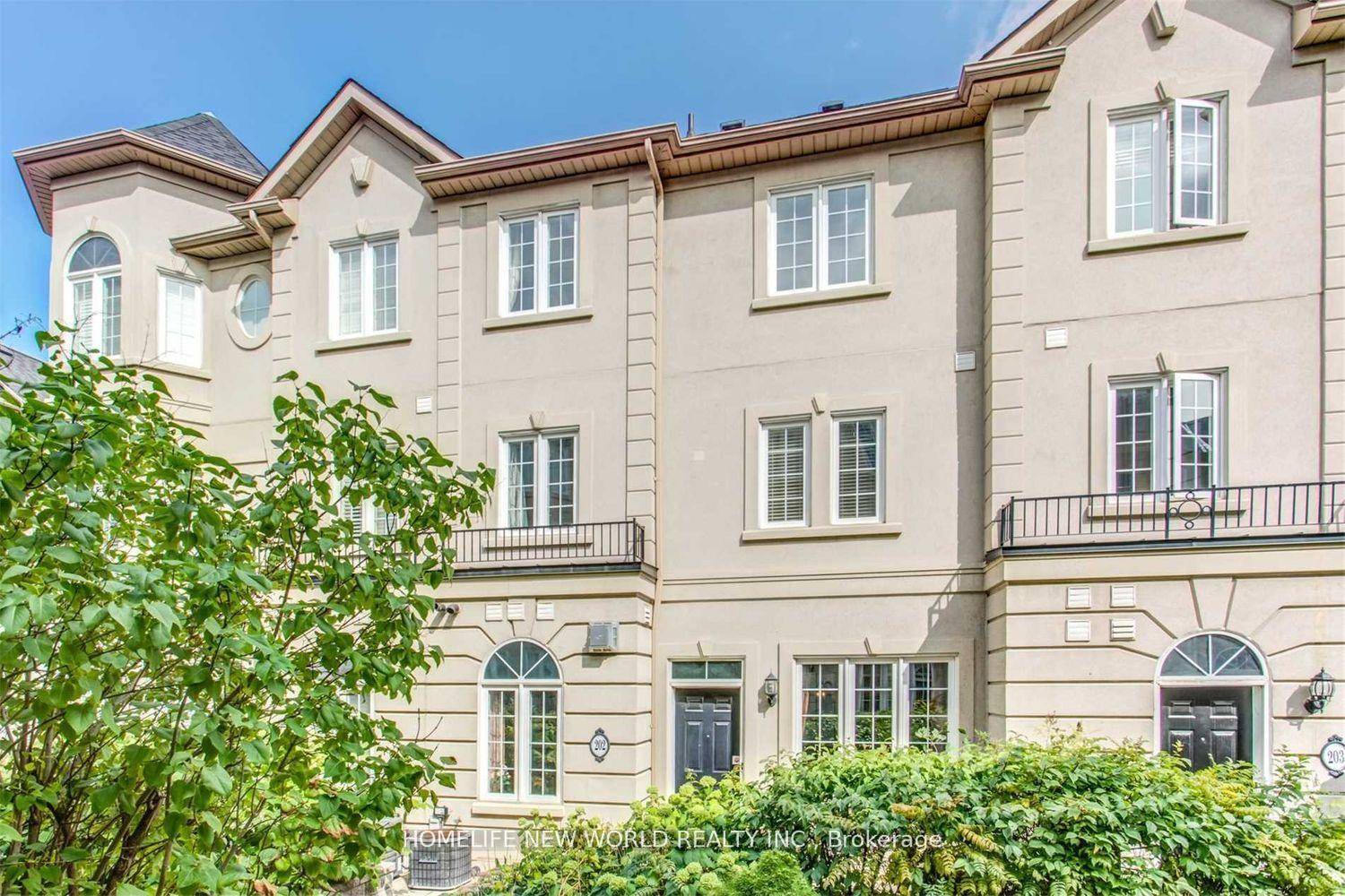 This stunning 3 bedroom, 4 washroom renovated townhouse, offers the perfect blend of comfort and convenience.