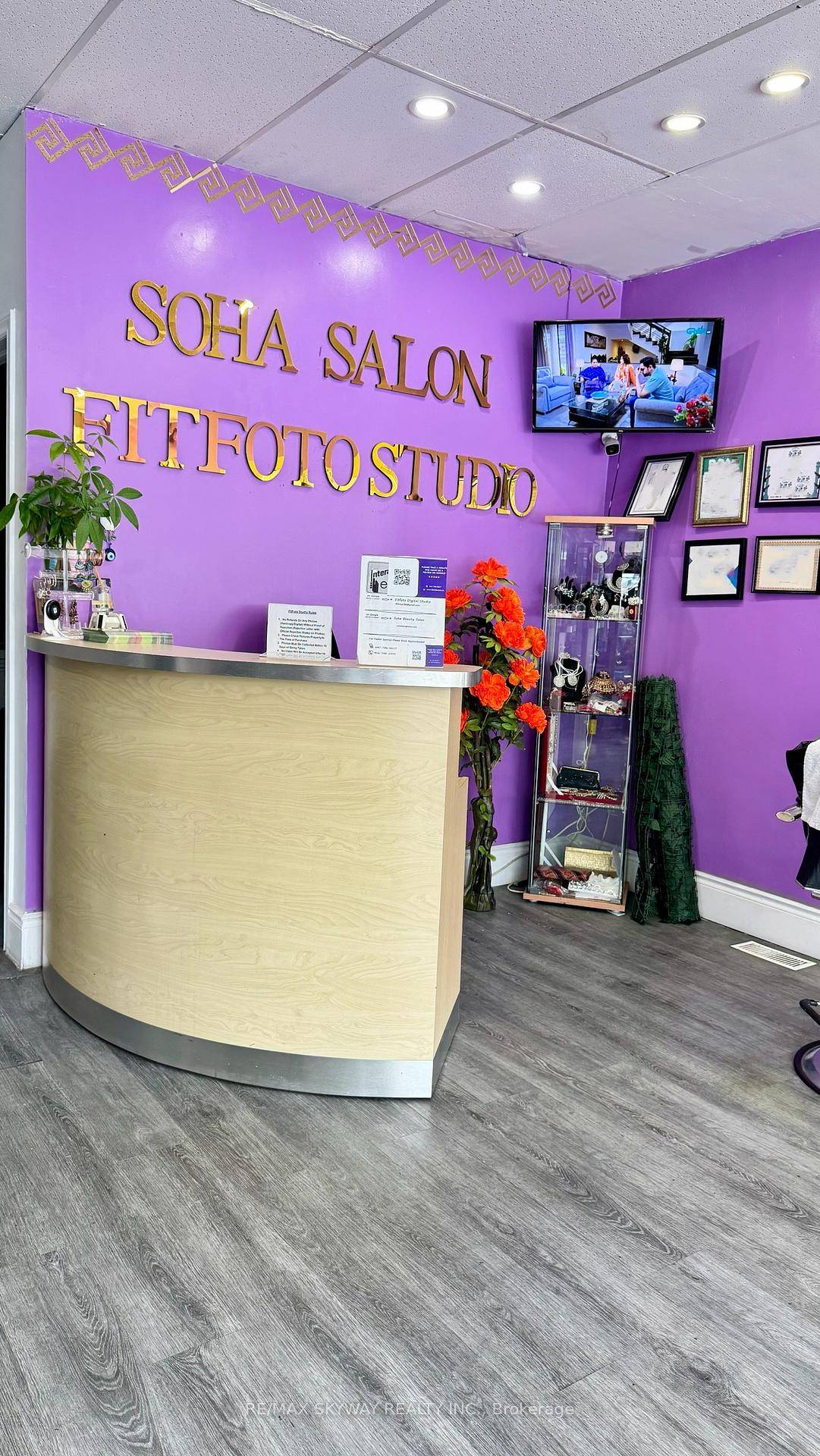 Sublease Opportunity Prime Beauty Salon Space Located in a high traffic plaza at the bustling intersection of Islington amp ; Albion, this turn key beauty salon space offers an excellent ...