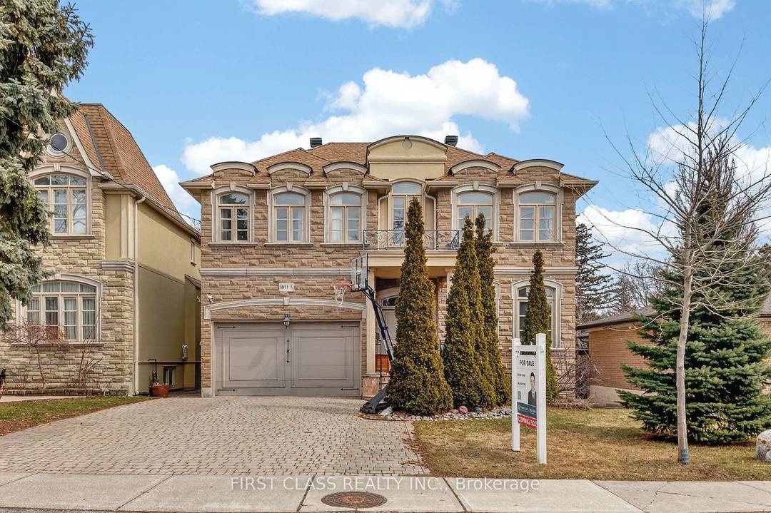 Luxury Custom Built Home In Prestigious Newtonbrook !