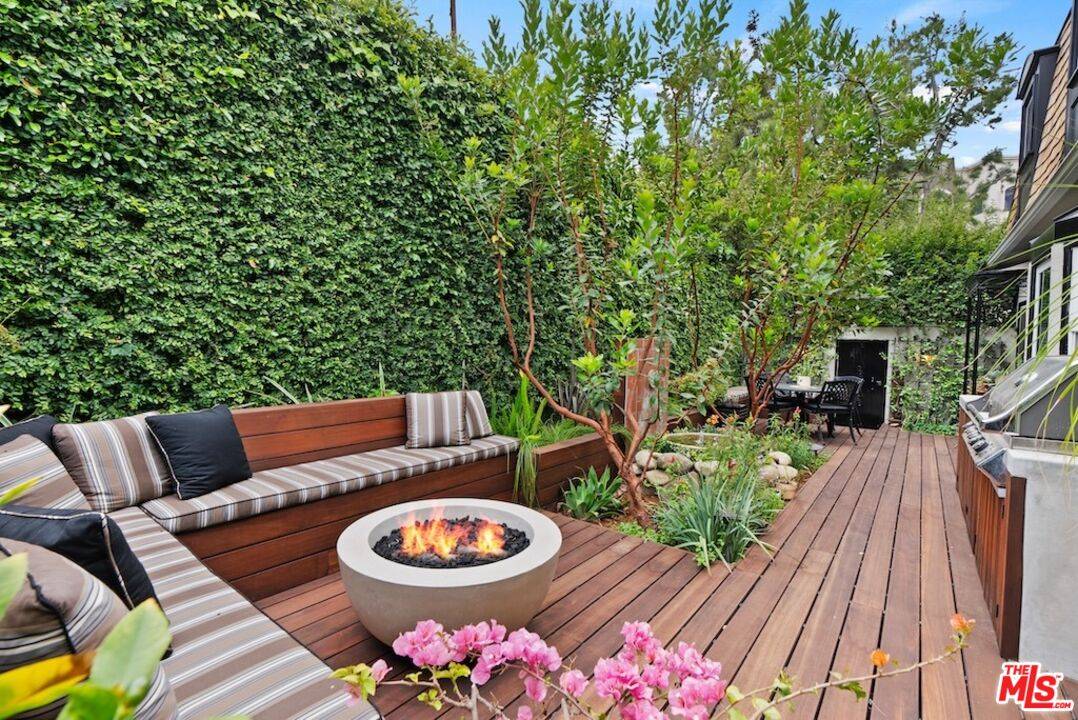 11051   Strathmore Dr 3BR Westwood La