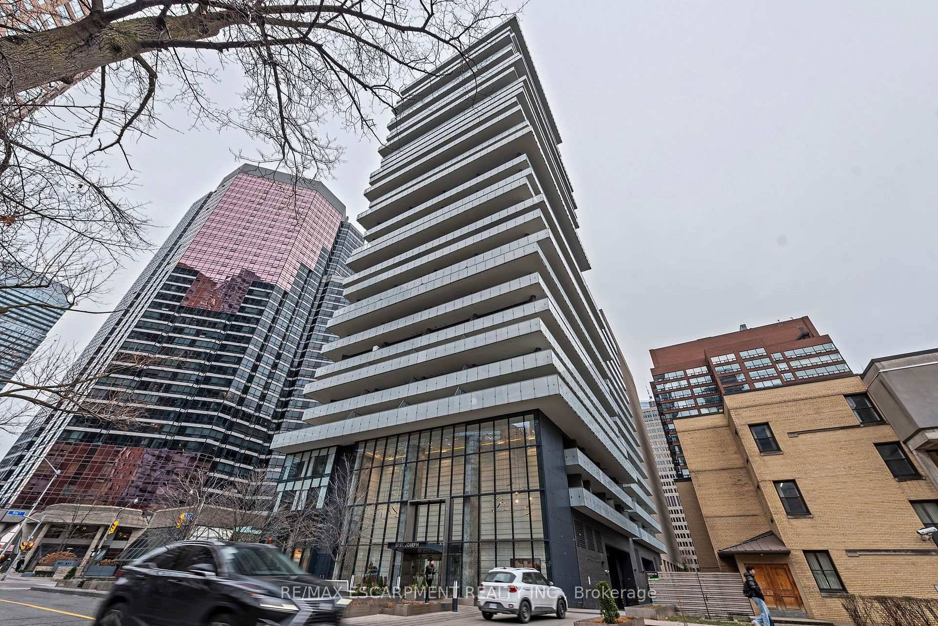 Welcome to the sought after 1 Thousand Bay Condos, where luxury and convenience meet !