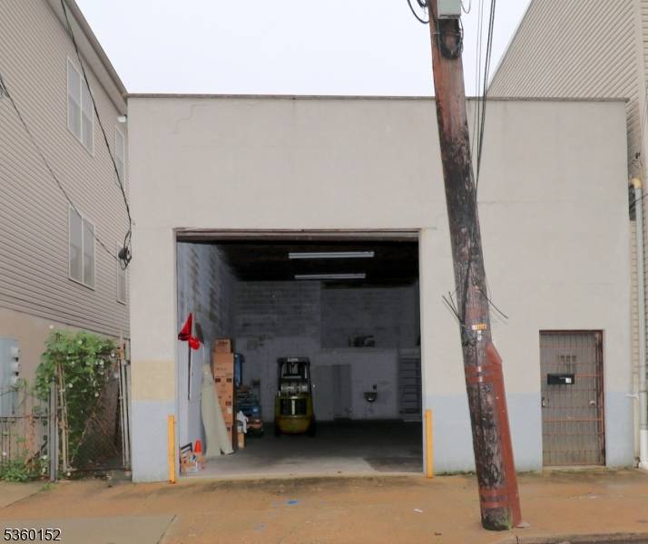 LOCATION, LOCATION. LOCATION !